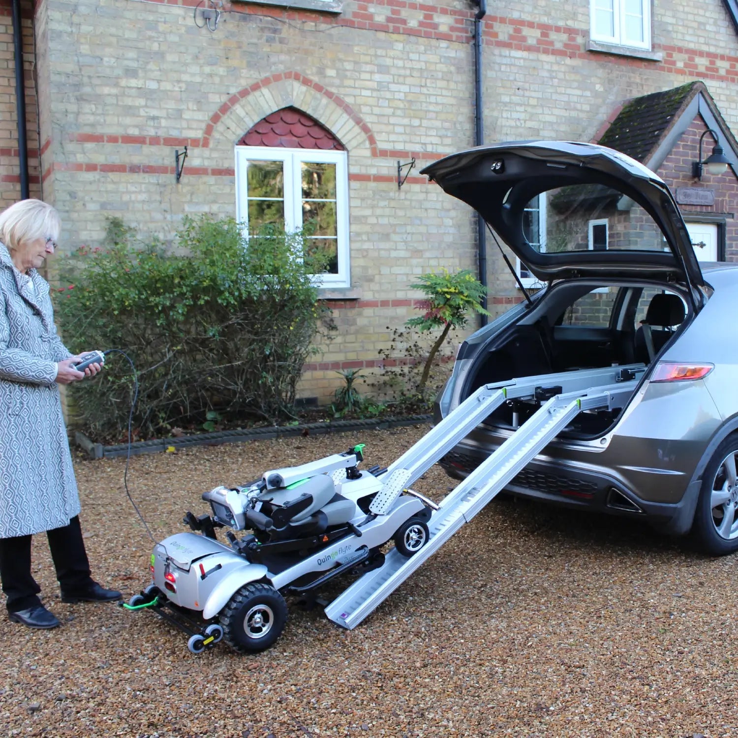 ComfyGo Quingo Flyte Mobility Scooter With MK2 Self Loading Ramp Mobility Scooter ComfyGo