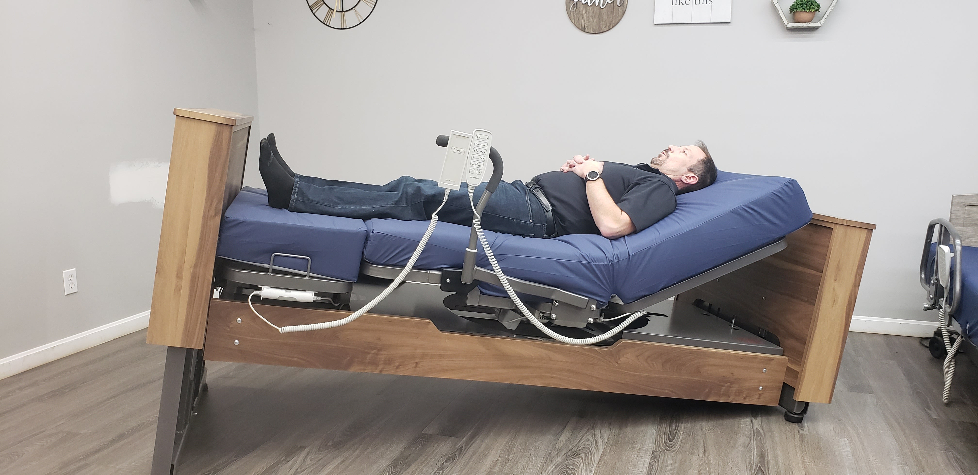 Med-Mizer Deluxe ActiveCare Safeturn Hospital Bed Med-Mizer